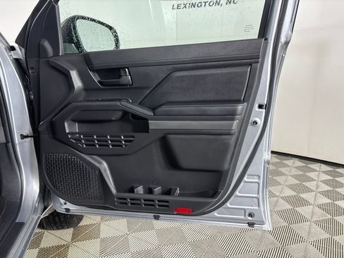 Used 2025 Toyota Tacoma SR5 AWD/4WD image 28