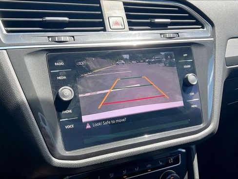 Used 2021 Volkswagen Tiguan SE FWD image 21