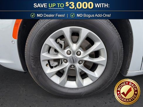 Used 2024 Chrysler Pacifica Touring-L image 13