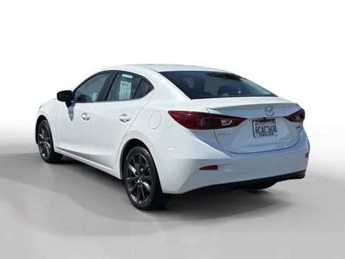 Used 2018 MAZDA MAZDA3 Touring FWD image 3