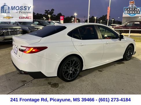 Used 2025 Toyota Camry LE image 5