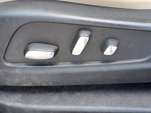 Used 2018 Cadillac XT5 Luxury w/ Driver Awareness Package image 15