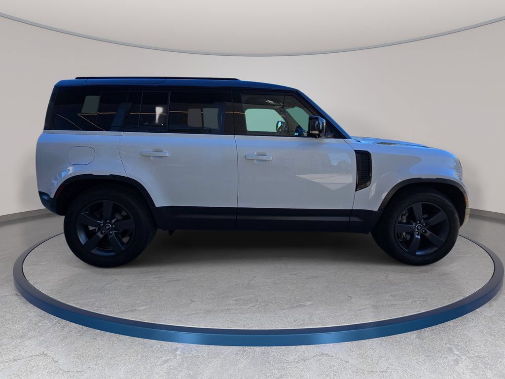 Used 2025 Land Rover Defender 110 S AWD/4WD image 5