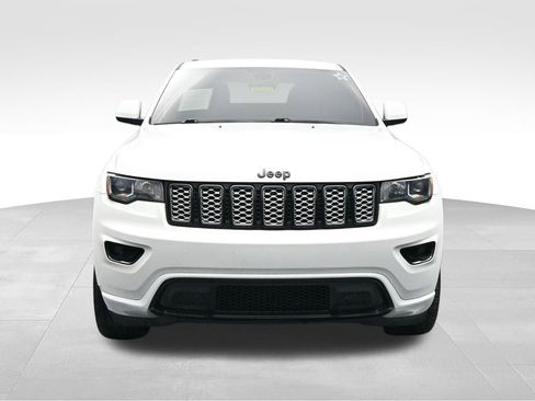 Used 2018 Jeep Grand Cherokee Altitude AWD/4WD image 8