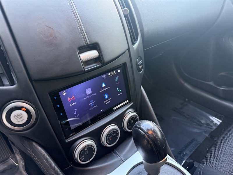 Used 2017 Nissan 370Z Coupe RWD image 16