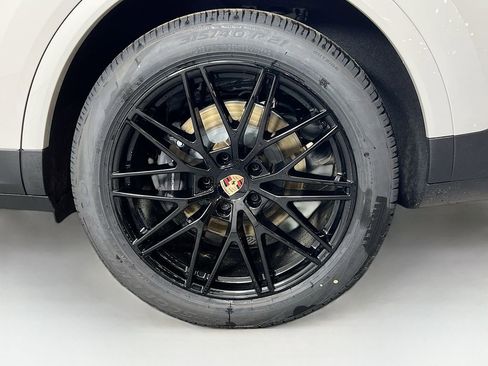 New 2026 Porsche Cayenne Base image 33