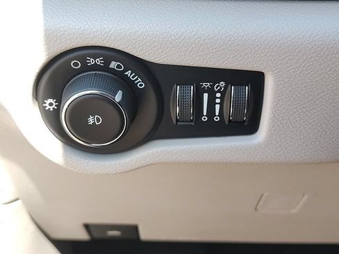 Used 2020 Chrysler Pacifica Touring-L Plus FWD image 26