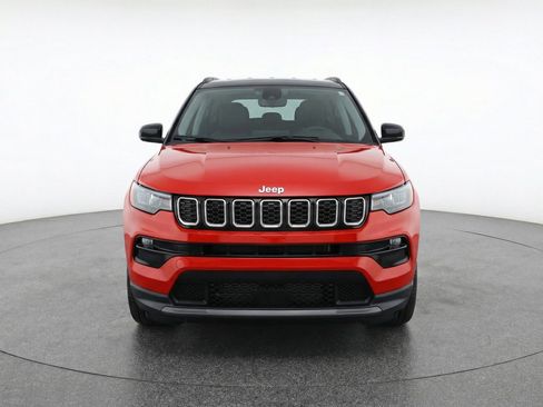 Used 2025 Jeep Compass Limited AWD/4WD image 2