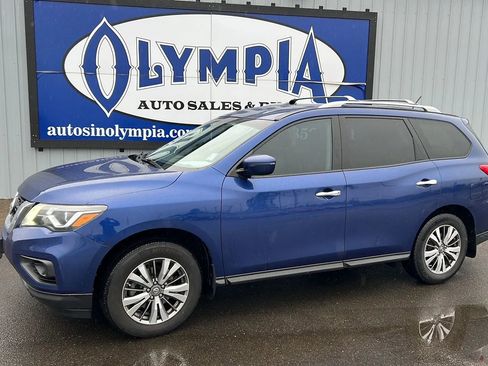 Used 2018 Nissan Pathfinder SV image 1