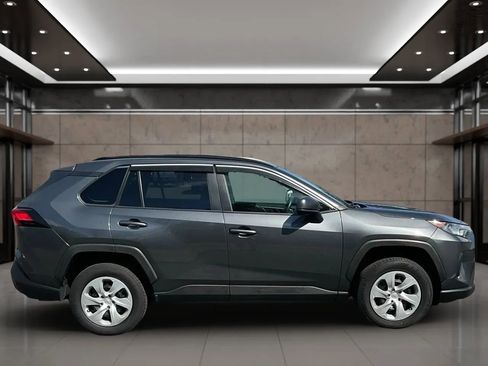 Used 2019 Toyota RAV4 LE image 5