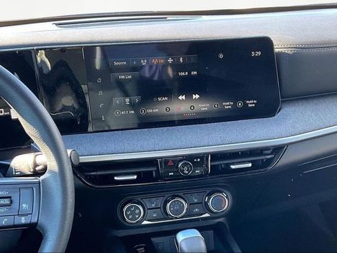 Used 2025 Nissan Kicks SV w/ SV Premium Package image 9