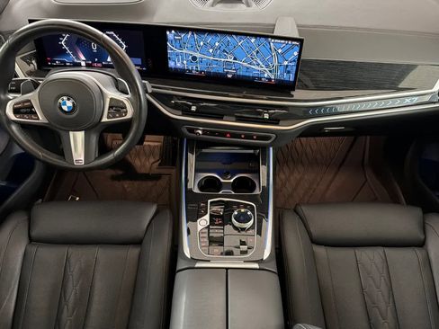 Used 2023 BMW X7 xDrive40i w/ Executive Package image 3