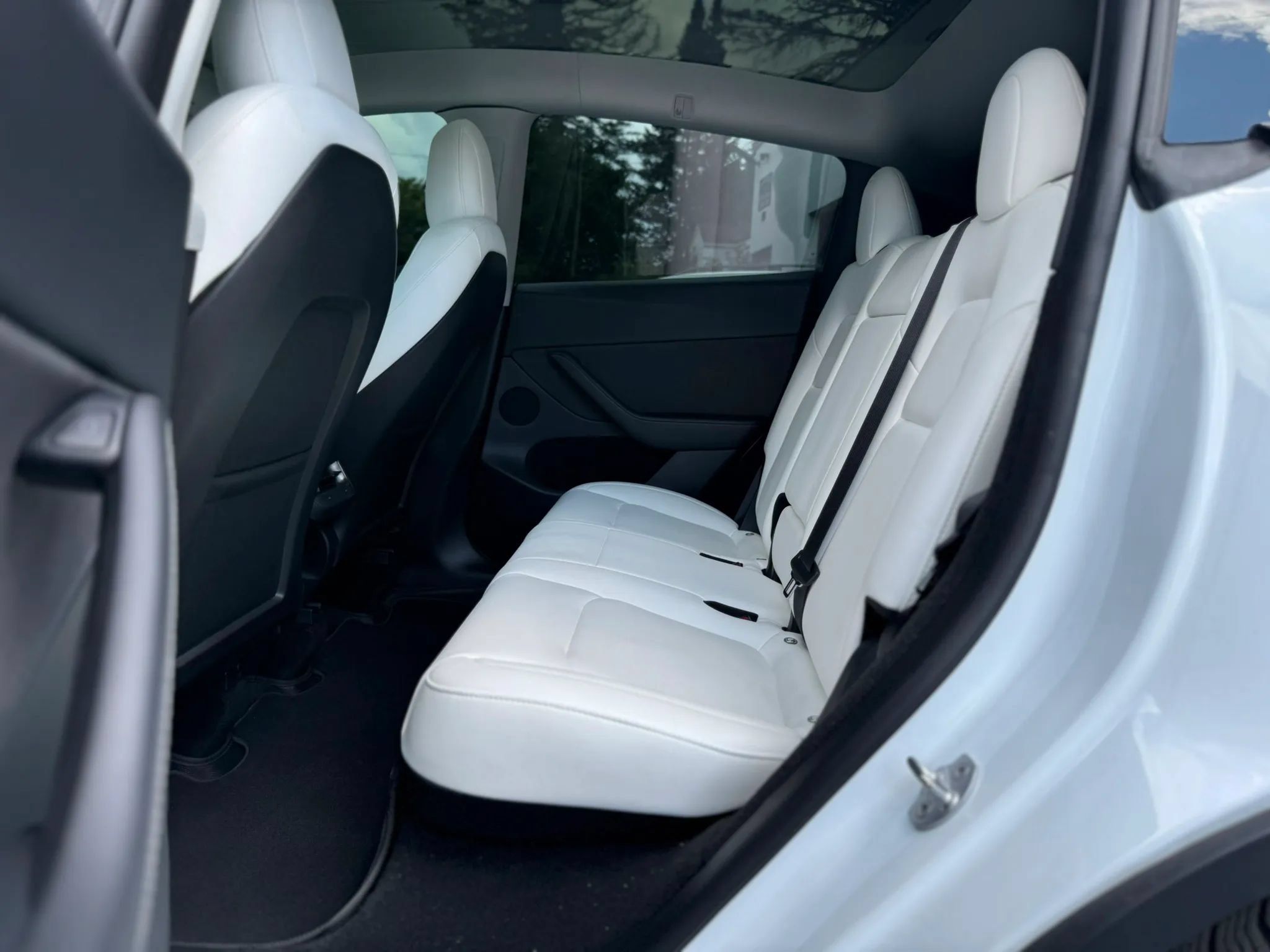 Used 2023 Tesla Model Y AWD image 22