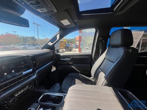 Used 2024 Chevrolet Silverado 1500 High Country w/ High Country Premium Package image 17