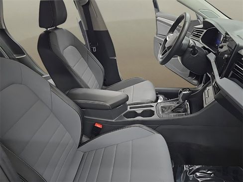 Used 2025 Volkswagen Jetta SE image 20