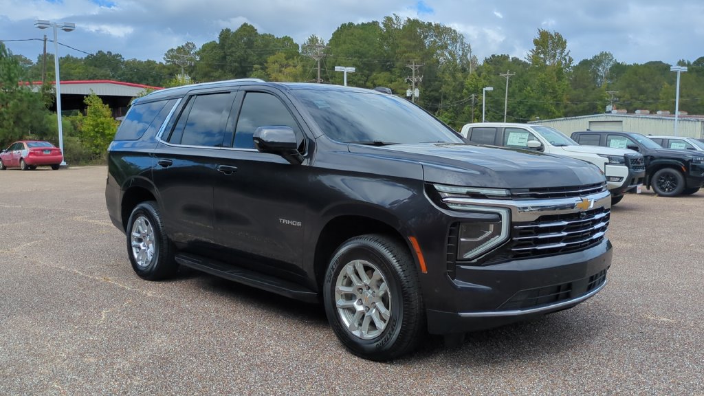 Used 2025 Chevrolet Tahoe LT RWD image 3