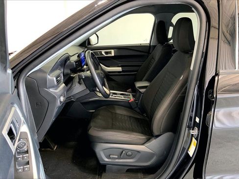 Used 2021 Ford Explorer XLT image 15