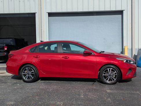 Certified 2023 Kia Forte LXS FWD image 3