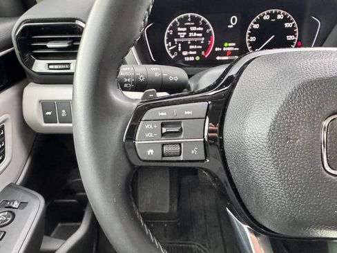 Used 2025 Honda Pilot Touring image 16