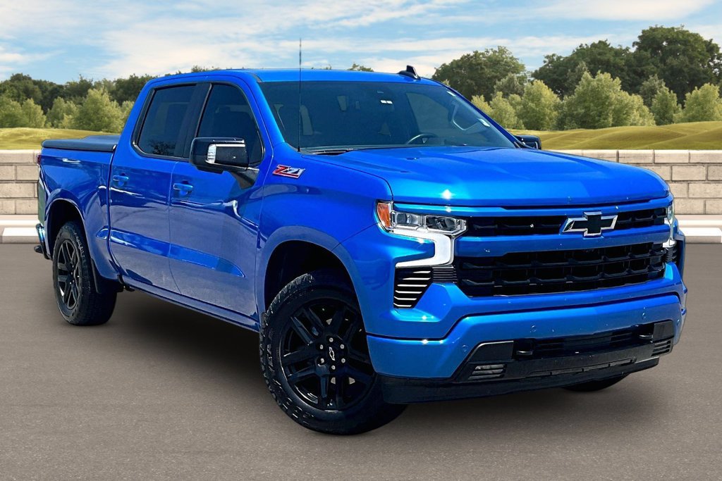 Used 2025 Chevrolet Silverado 1500 RST AWD/4WD image 2