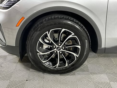 Used 2025 Lincoln Nautilus Premier AWD/4WD image 29