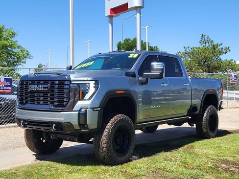 Used 2024 GMC Sierra 2500 Denali Ultimate w/ Max Trailering Package AWD/4WD image 2