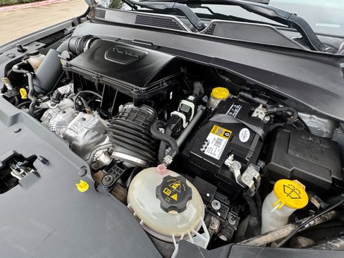 Used 2023 Jeep Compass Latitude image 31