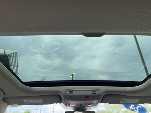 Used 2024 Volkswagen Jetta SE w/ Panoramic Sunroof Package FWD image 27