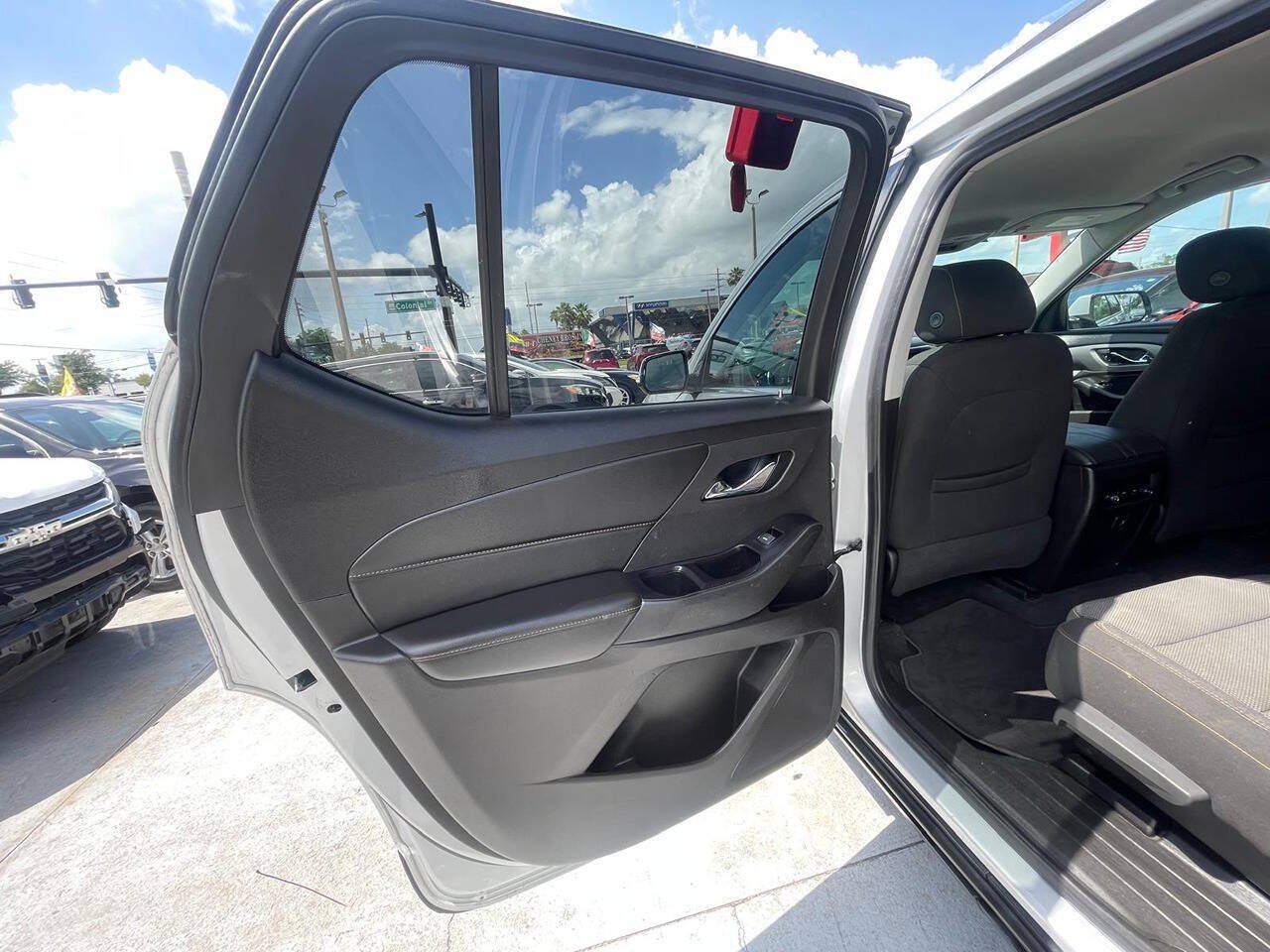 Used 2019 Chevrolet Traverse LT FWD image 10