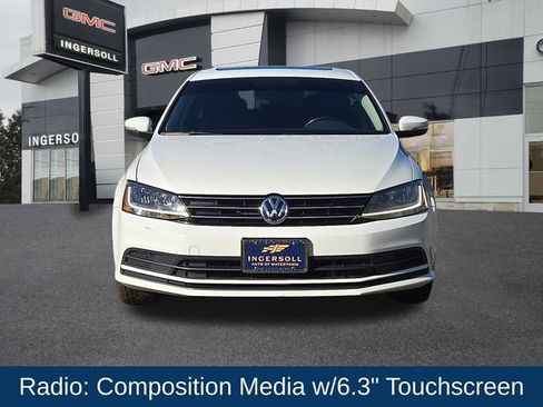 Used 2017 Volkswagen Jetta SE image 2