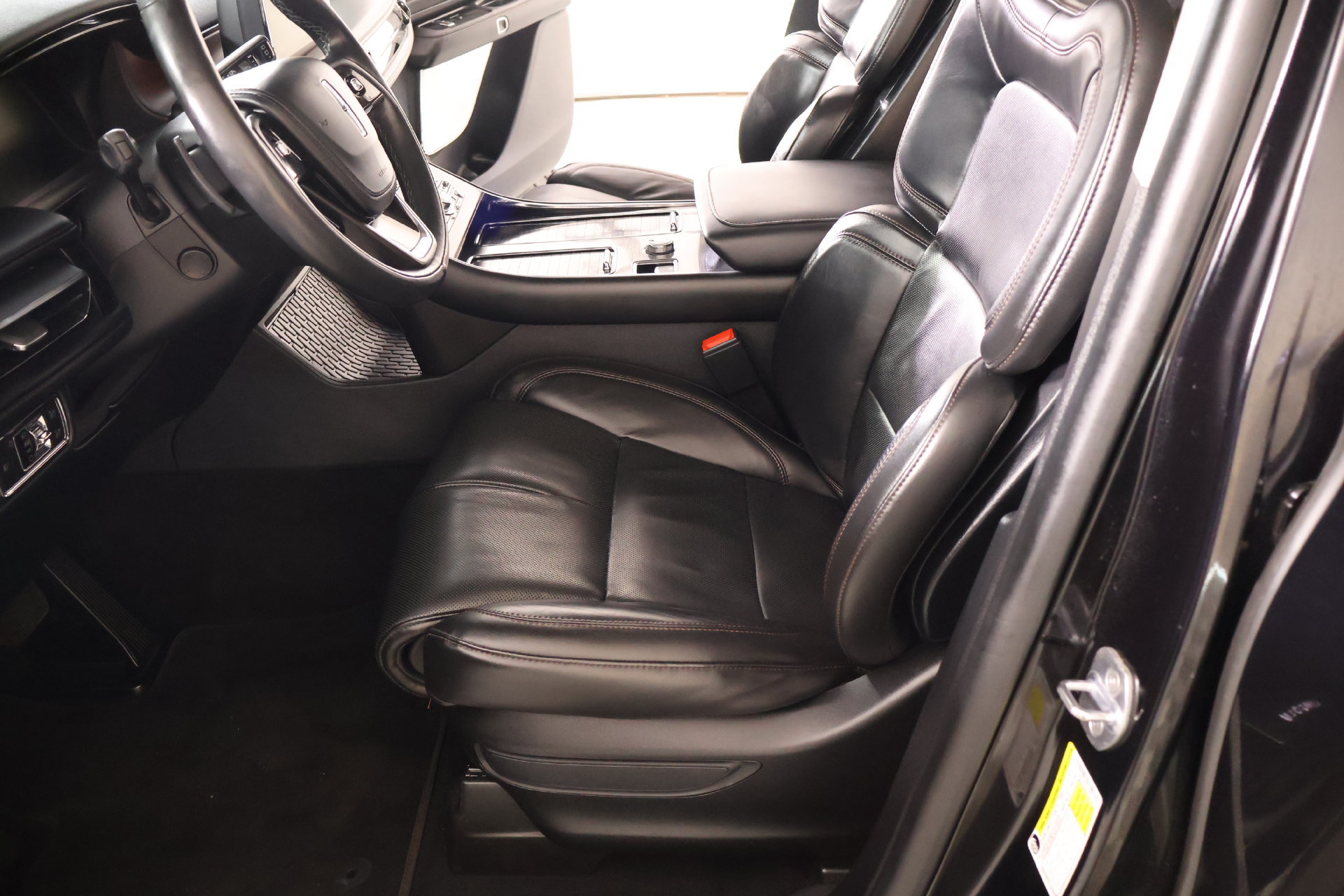 Used 2022 Lincoln Aviator Reserve w/ Equipment Group 201A AWD/4WD image 12