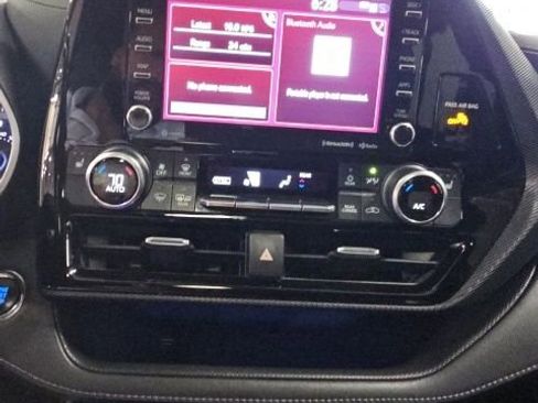 Used 2022 Toyota Highlander XSE image 19