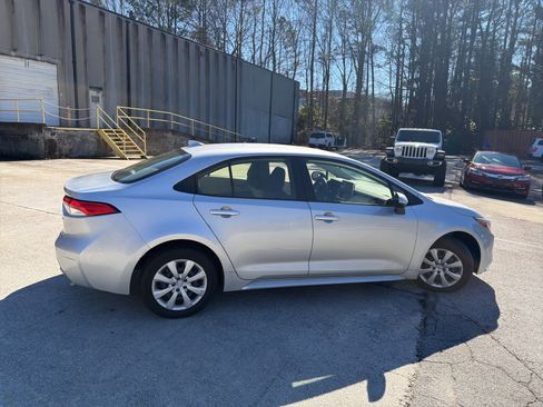 Used 2020 Toyota Corolla LE image 11