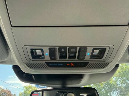 Used 2024 Ford Explorer Limited w/ Limited Technology Package AWD/4WD image 26