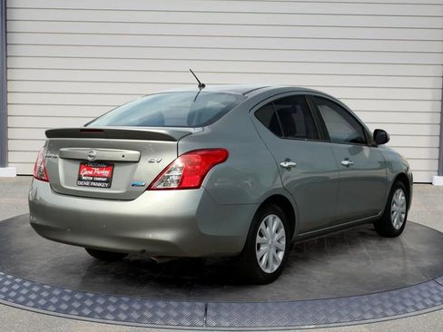 Used 2013 Nissan Versa SV FWD image 7