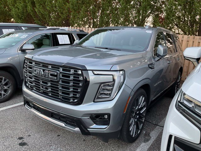 Used 2025 GMC Yukon Denali Ultimate AWD/4WD image 3