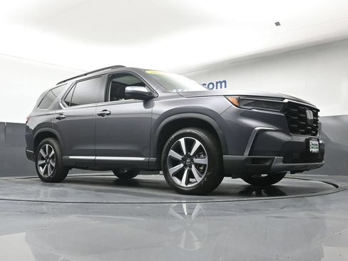 Used 2025 Honda Pilot Touring image 29