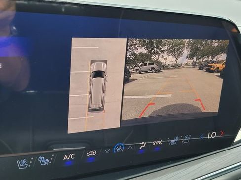 New 2025 Chevrolet Suburban Premier image 24