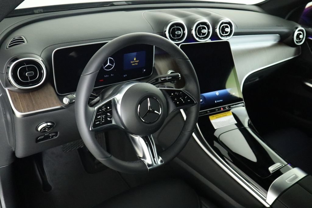 Used 2025 Mercedes-Benz GLC 300 image 9