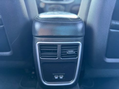 Used 2015 Dodge Charger SE w/ Sport Appearance Group image 31