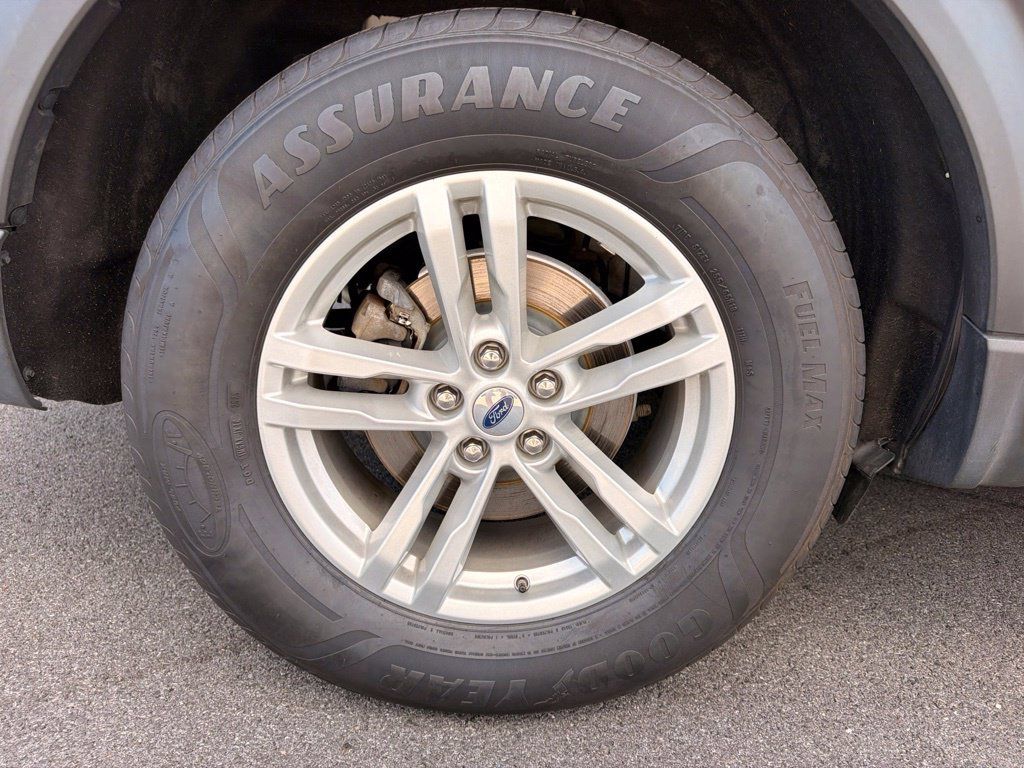 Used 2022 Ford Explorer XLT w/ Equipment Group 202A AWD/4WD image 34