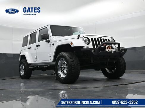 Used 2018 Jeep Wrangler Unlimited Sahara AWD/4WD image 36