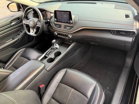 Used 2021 Nissan Altima 2.5 SR FWD image 12