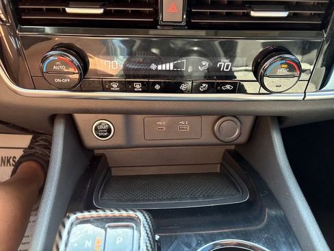 Used 2021 Nissan Rogue SV AWD/4WD image 16