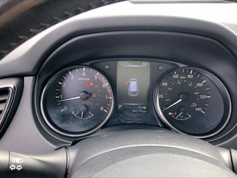 Used 2017 Nissan Rogue SV image 25