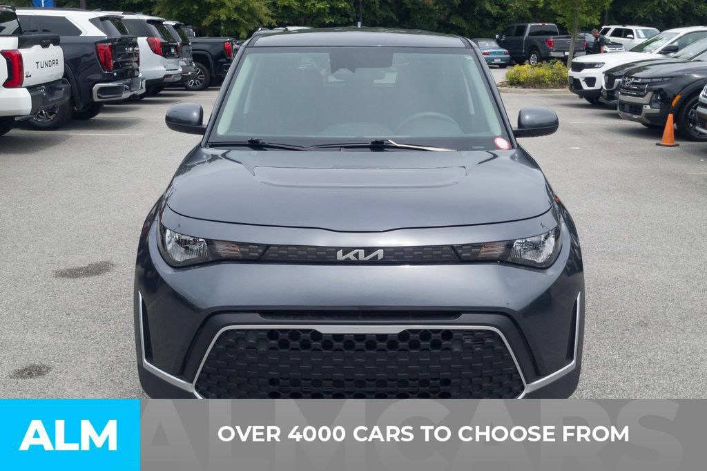 Used 2025 Kia Soul LX w/ LX Technology Package FWD image 2