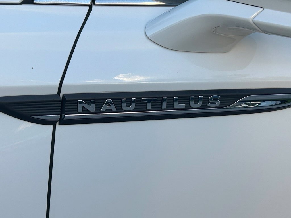 Used 2023 Lincoln Nautilus FWD w/ Premium Package image 16