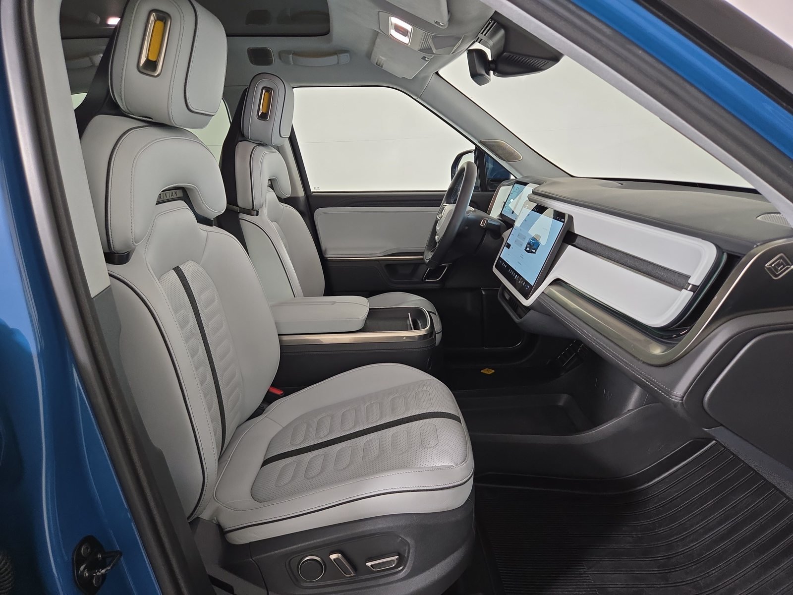 Used 2024 Rivian R1T Adventure Dual AWD/4WD image 23