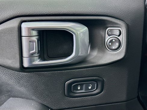 Used 2023 Jeep Wrangler Unlimited Sahara w/ Cold Weather Group AWD/4WD image 15