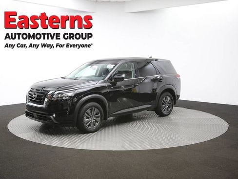 Used 2024 Nissan Pathfinder S image 57